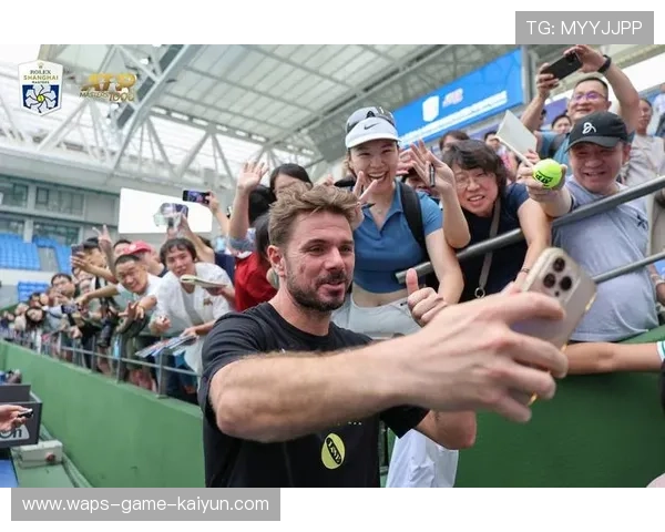 网球赛出现奇葩球迷!全程大喊选手名字 网球赛出现奇葩球迷!全程大喊选手名字