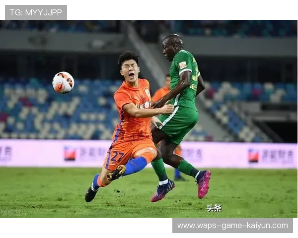 山东泰山底线传球极具穿透力 山东泰山底线传球极具穿透力