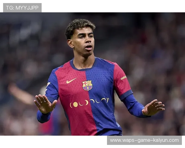 巴萨中路穿插推进,拉菲尼亚搓射直挂远角 巴萨中路穿插推进,拉菲尼亚搓射直挂远角