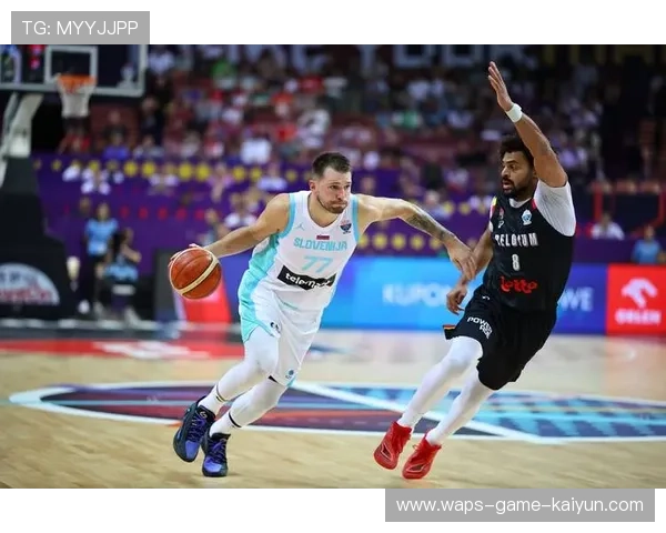 东契奇慢节奏推进，防守反而跟不上