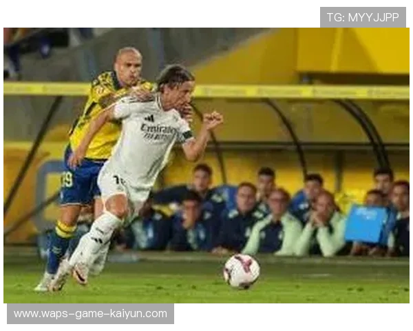 维尼修斯直线突破再次产生致命效果,皇马外线压制力极强 维尼修斯直线突破再次产生致命效果,皇马外线压制力极强